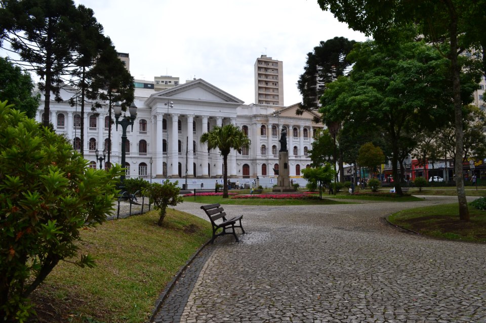 Universidade Federal do Paraná não usará mais nota do ENEM em vestibular